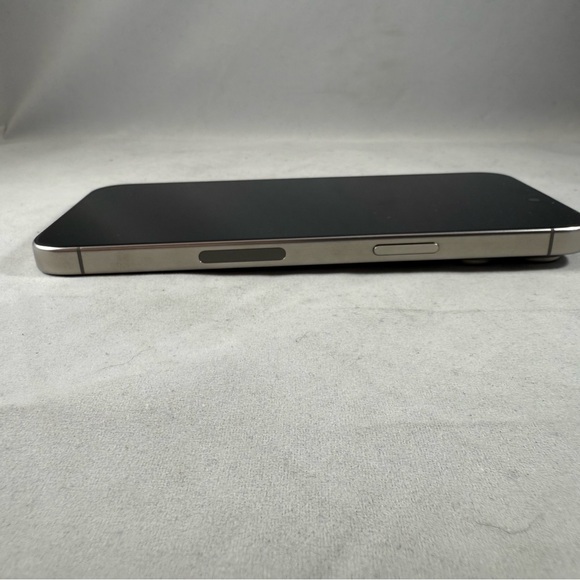 Apple iPhone 15 Pro Max - 512 GB - Natural Titanium (Unlocked) - Picture 6 of 12